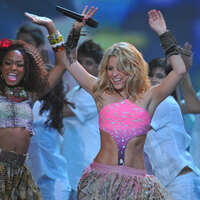 Shak_Live_at_Premios_Juventud_28929.jpg