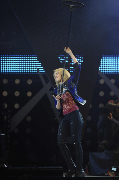 SHAKIRA_PERFORMING_281829.jpg