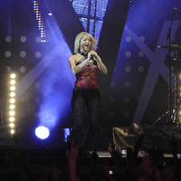 SHAKIRA_PERFORMING_281929.jpg