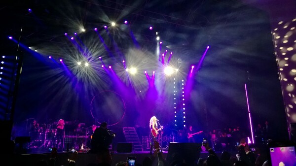 Shakira-on-stage-9.jpg