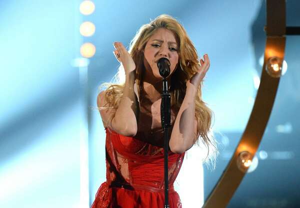 Shakira--2014-Academy-of-Country-Music-Awards--18~0.jpg