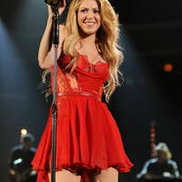 Shakira--2014-Academy-of-Country-Music-Awards--02~0.jpg