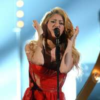 Shakira--2014-Academy-of-Country-Music-Awards--18~0.jpg