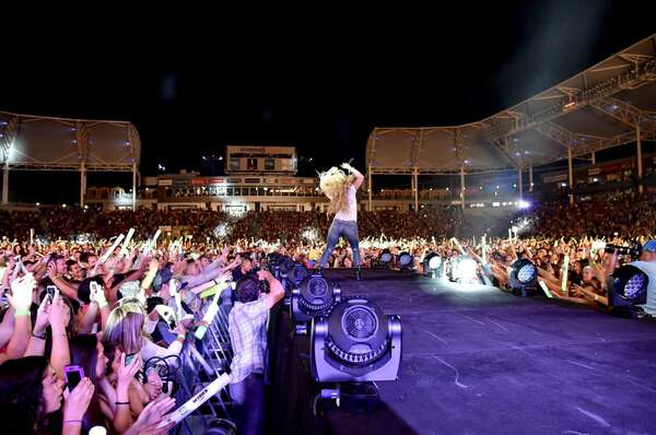 Shakira_-KIIS-FM-2014-Wango-Tango--26.jpg