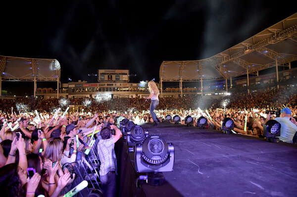 Shakira_-KIIS-FM-2014-Wango-Tango--33.jpg