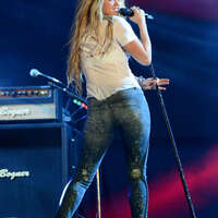 Shakira_-KIIS-FM-2014-Wango-Tango--13.jpg