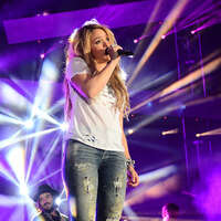 Shakira_-KIIS-FM-2014-Wango-Tango--28.jpg