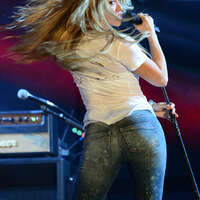 Shakira_-KIIS-FM-2014-Wango-Tango--40.jpg