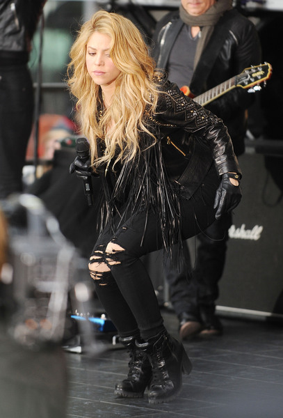 Shakira-Rockefeller-Plaza-NYC-10.jpg