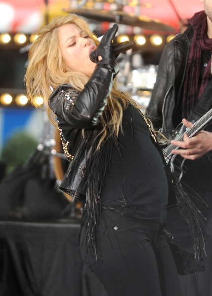 Shakira-Rockefeller-Plaza-NYC-9.jpg