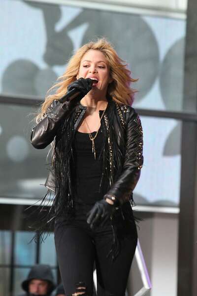 Shakira_-Performs-Live-at-Today-Show--01.jpg