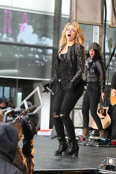 Shakira_-Performs-Live-at-Today-Show--05.jpg