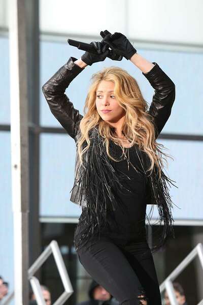 Shakira_-Performs-Live-at-Today-Show--07.jpg