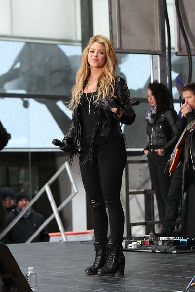 Shakira_-Performs-Live-at-Today-Show--17.jpg