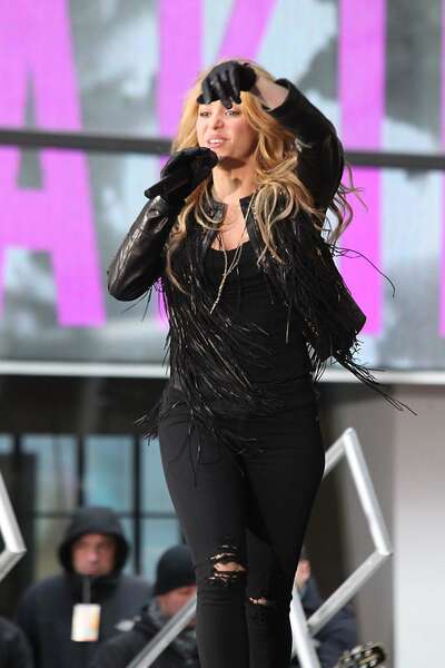 Shakira_-Performs-Live-at-Today-Show--21.jpg