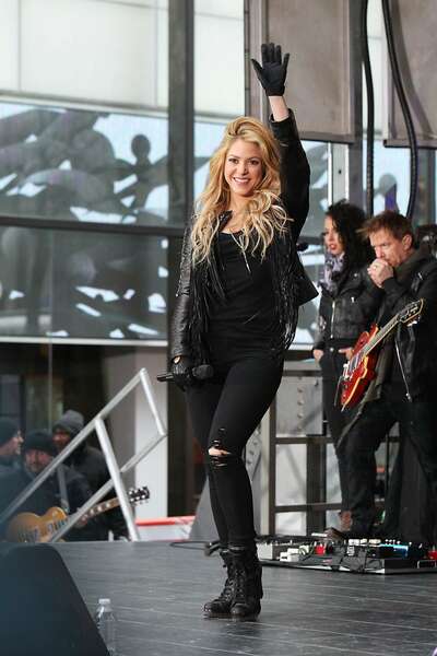 Shakira_-Performs-Live-at-Today-Show--25.jpg