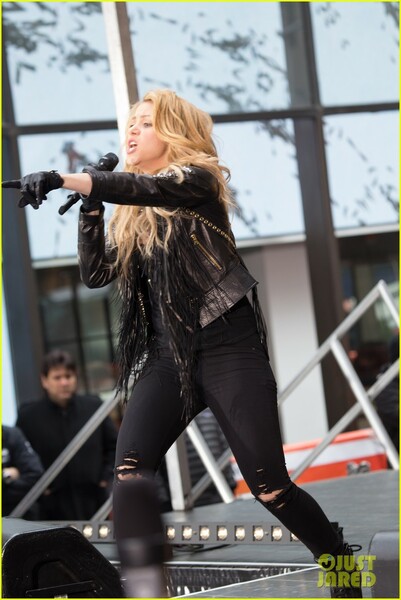 shakira-brings-the-house-down-with-hips-dont-lie-empire-on-today-show-04.jpg