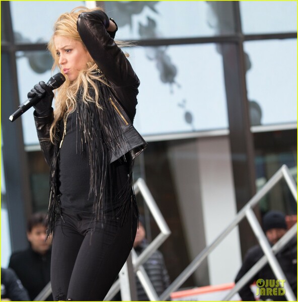 shakira-brings-the-house-down-with-hips-dont-lie-empire-on-today-show-06.jpg