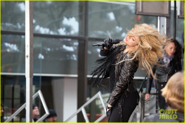 shakira-brings-the-house-down-with-hips-dont-lie-empire-on-today-show-10.jpg