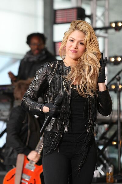 shakira-performing-on-nbc-s-today-at-rockefeller-plaza-in-new-york-city_14.jpg