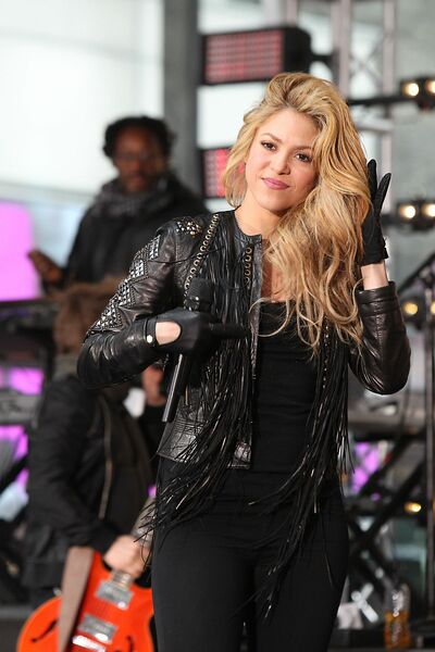 shakira-performing-on-nbc-s-today-at-rockefeller-plaza-in-new-york-city_2.jpg