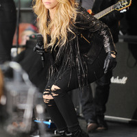 Shakira-Rockefeller-Plaza-NYC-10.jpg