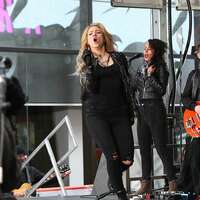 Shakira_-Performs-Live-at-Today-Show--14.jpg