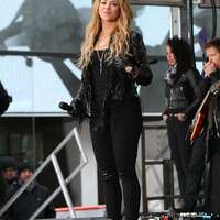 Shakira_-Performs-Live-at-Today-Show--17.jpg