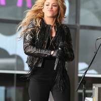 Shakira_-Performs-Live-at-Today-Show--24.jpg