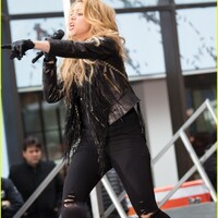 shakira-brings-the-house-down-with-hips-dont-lie-empire-on-today-show-04.jpg