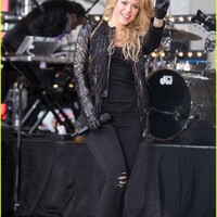 shakira-brings-the-house-down-with-hips-dont-lie-empire-on-today-show-16.jpg