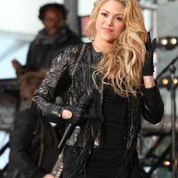 shakira-performing-on-nbc-s-today-at-rockefeller-plaza-in-new-york-city_14.jpg