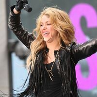 shakira-performing-on-nbc-s-today-at-rockefeller-plaza-in-new-york-city_16.jpg