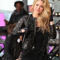 shakira-performing-on-nbc-s-today-at-rockefeller-plaza-in-new-york-city_2.jpg