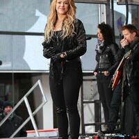 shakira-performing-on-nbc-s-today-at-rockefeller-plaza-in-new-york-city_23.jpg