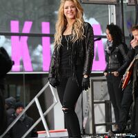 shakira-performing-on-nbc-s-today-at-rockefeller-plaza-in-new-york-city_24.jpg