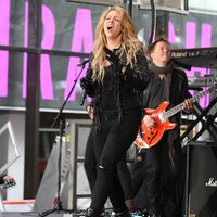 shakira-performing-on-nbc-s-today-at-rockefeller-plaza-in-new-york-city_25.jpg