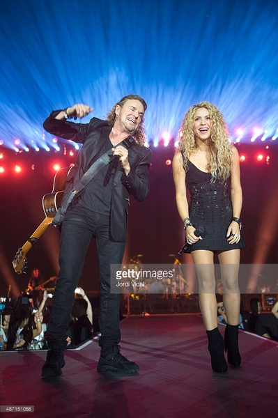 487151058-fher-olvera-of-mana-and-shakira-perform-on-gettyimages.jpg