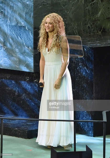 489999428-singer-shakira-performs-at-the-united-gettyimages.jpg