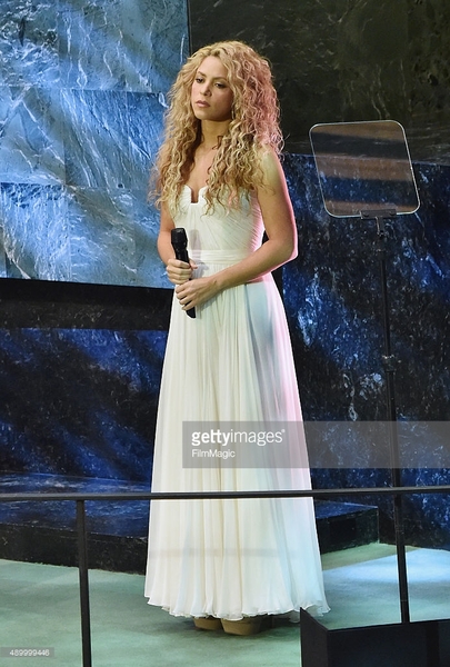 489999446-singer-shakira-performs-at-the-united-gettyimages.jpg