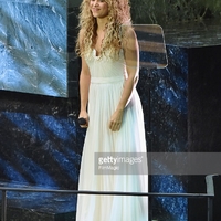 489999428-singer-shakira-performs-at-the-united-gettyimages.jpg